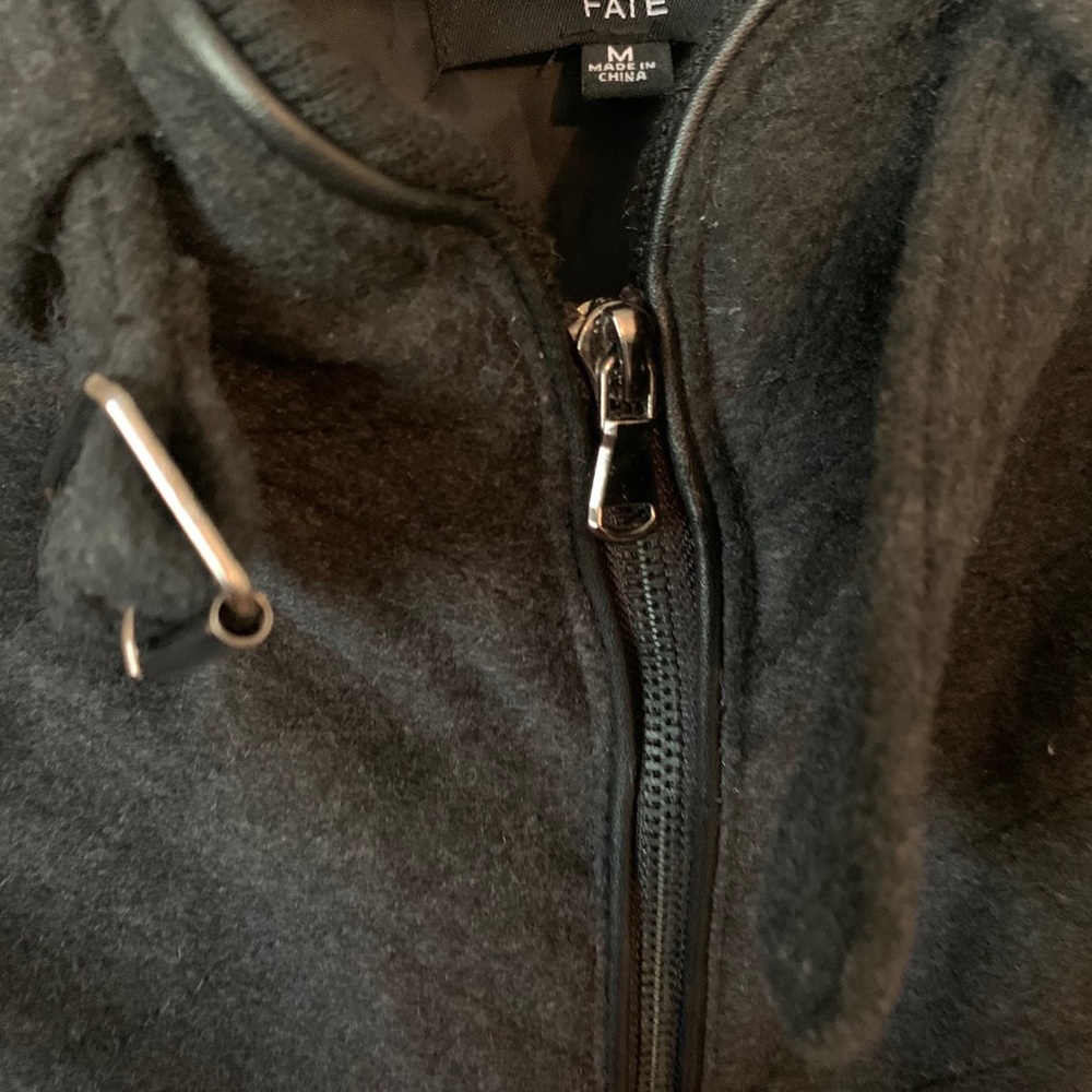 Vest - Picture 6 of 10
